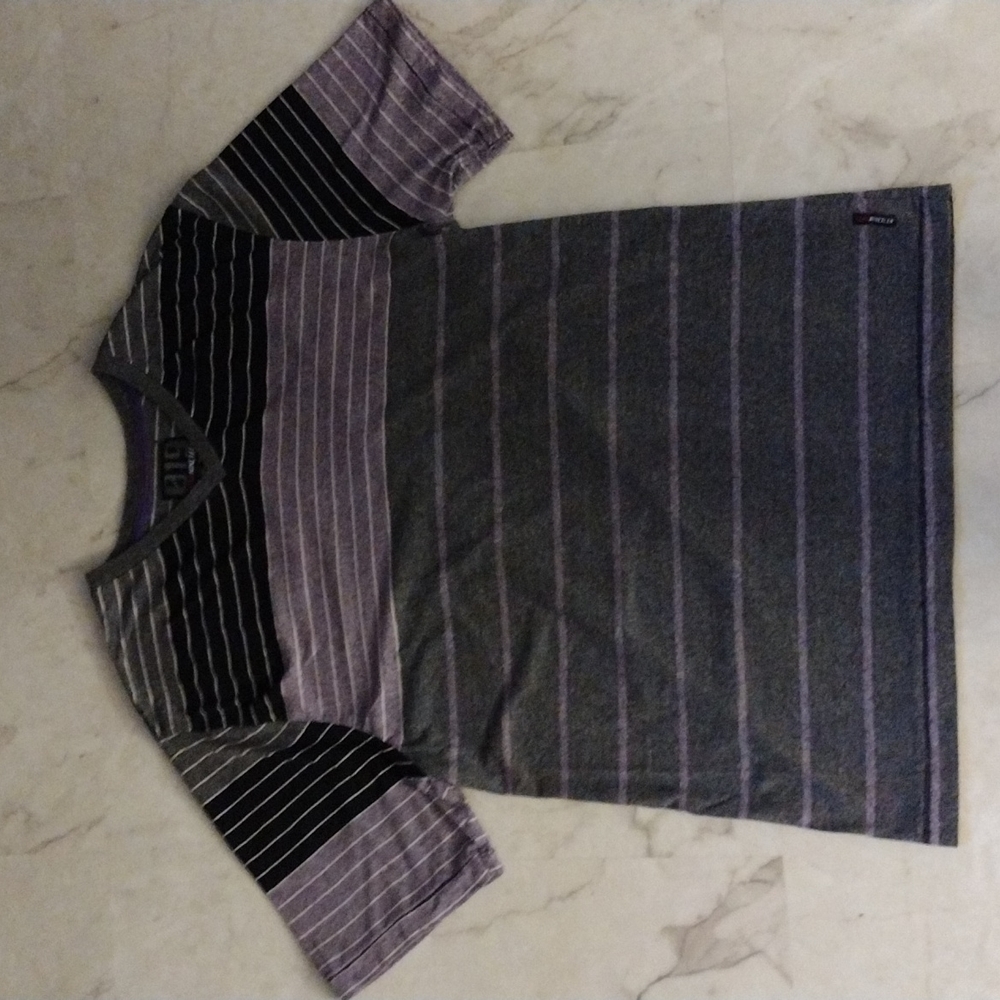 019 Zero Nineteen v neck t-shirt.